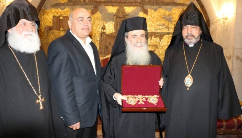 Εγκατάσταση σκαλωσιάς στο κουβούκλιο του Παναγίου Τάφου (ΦΩΤΟ)