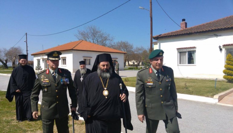 Ο Μητροπολίτης Λαγκαδά στην 1η Ταξιαρχία Πεζοναυτών-Αλεξιπτωτιστών (ΦΩΤΟ)
