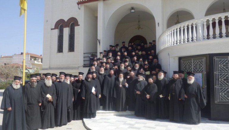 Ιερατική Σύναξη στην Ι. Μητρόπολη Λαρίσης (ΦΩΤΟ)