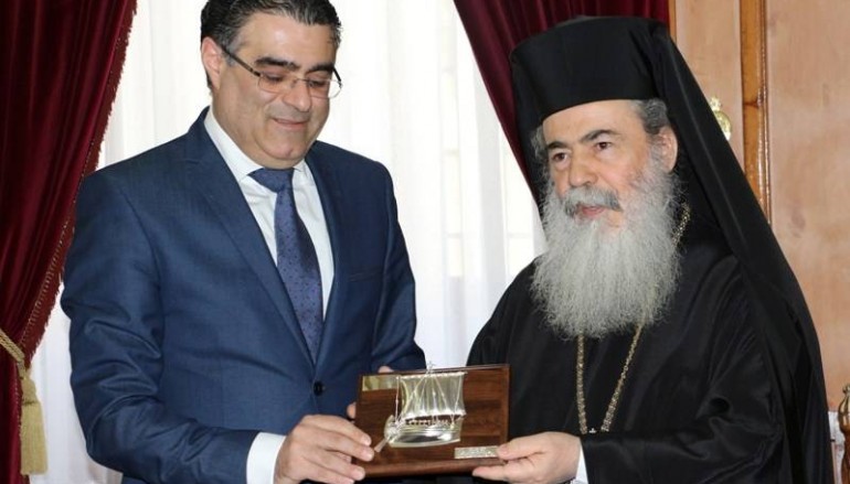 Στον Πατριάρχη Ιεροσολύμων ο Υπουργός Περιβάλλοντος (ΦΩΤΟ – ΒΙΝΤΕΟ)
