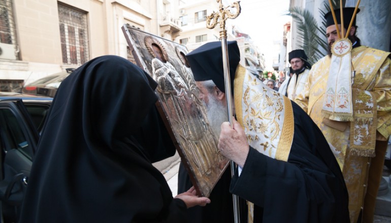 Η Λαμία υποδέχθηκε την θαυματουργό εικόνα των Αγίων Αναργύρων (ΦΩΤΟ)