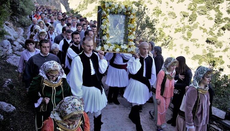 Δάκρυα χαράς για την μεταφορά της Παναγίας των «Κλειστών» στα Λιόσια (ΦΩΤΟ)