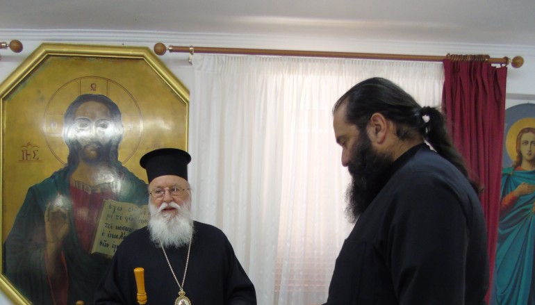 Ο Μητροπολίτης Μαντινείας κοντά στους άπορους (ΦΩΤΟ)