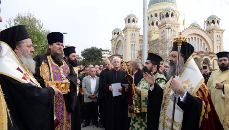 Χιλιάδες πιστοί υποδέχθηκαν το λείψανο του Αγ. Λουκά του Ιατρού στην Πάτρα (ΦΩΤΟ)