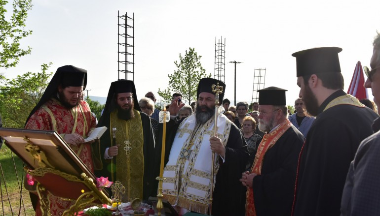 Θεμελίωση Ι. Ναού από το Μητροπολίτη Λαγκαδά (ΦΩΤΟ)