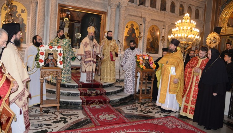 Ποτάμι εὐλαβείας ἐνώπιον τοῦ χαριτοβρύτου λειψάνου τοῦ Ἁγ. Λουκᾶ τοῦ Ἰατροῦ