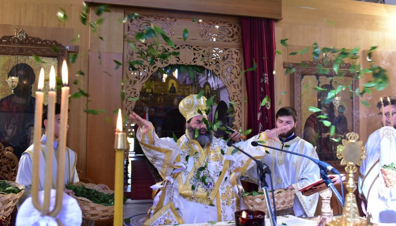 Η πρώτη Ανάσταση στην Ι. Μητρόπολη Λαγκαδά (ΦΩΤΟ)