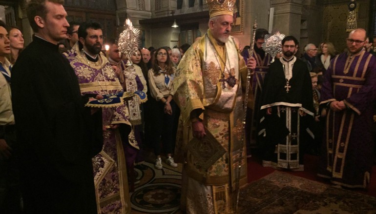 Η Μεγάλη Παρασκευή στο Παρίσι (ΦΩΤΟ)