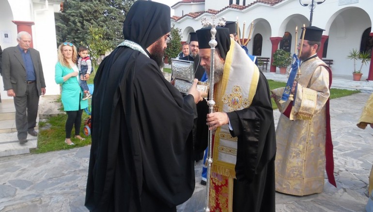 Η Καρδίτσα υποδέχθηκε τεμάχιο του Τιμίου Ξύλου (ΦΩΤΟ)