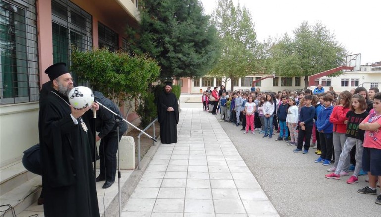 Ο Μητροπολίτης Θεσσαλιώτιδος σε σχολεία της Καρδίτσας (ΦΩΤΟ)