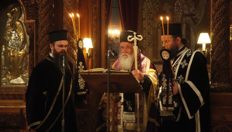 Η Ακολουθία των Αγίων Παθών στον Ι. Ναό Αγ. Διονυσίου Αρεοπαγίτου (ΦΩΤΟ)