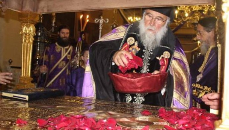 Κερκύρας Νεκτάριος : “ Ο Κύριός θυσιάστηκε επί του Σταυρού από αγάπη και για τη σωτηρία μας “ (ΦΩΤΟ)