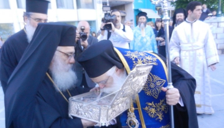 Στον Βόλο το Τίμιο Ξύλο του Ζωοποιού Σταυρού (ΦΩΤΟ)