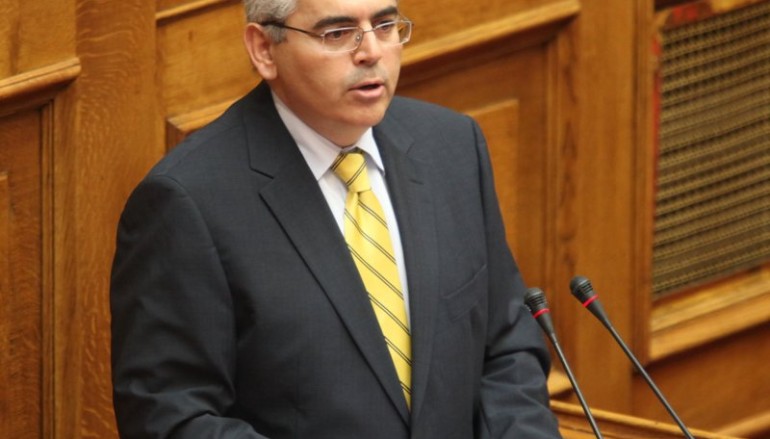 Μ. Χαρακόπουλος: «Θα καταργήσετε τις μαθητικές παρελάσεις;»