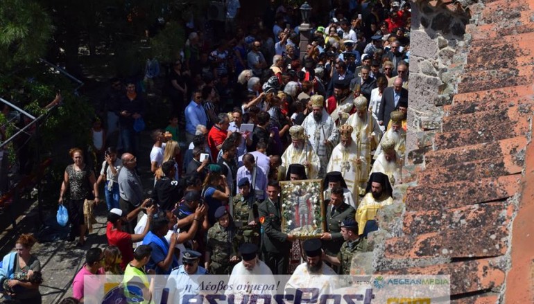 «Βούλιαξε» ο Μανταμάδος από κόσμο για χάρη του Αρχάγγελου Ταξιάρχη (ΦΩΤΟ-ΒΙΝΤΕΟ)