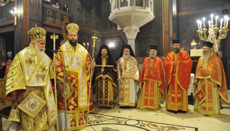 Λαμπροφόρος Ανάσταση στον Ι.Ν. Αγ. Αναργύρων Ν. Ιωνίας (ΦΩΤΟ)