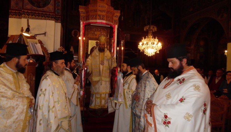 Αγρυπνία στην πόλη των Σοφάδων για τους εξεταζόμνους μαθητές (ΦΩΤΟ)