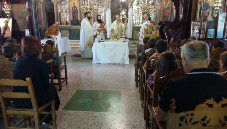 Ι. Μ. Χαλκίδος: Θεία Λειτουργία για μαθητές και προσφορά φαρμάκων σε πρόσφυγες (ΦΩΤΟ)