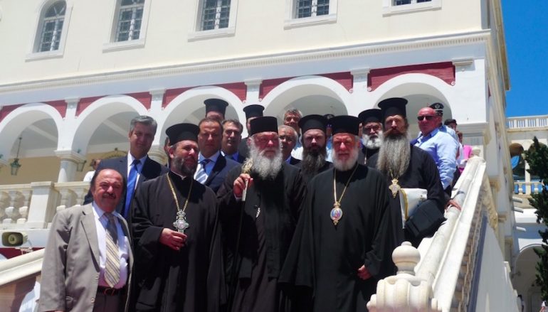 Ο Αρχιεπίσκοπος στην Τήνο για τα ονομαστήρια του Μητροπολίτη Σύρου (ΦΩΤΟ)