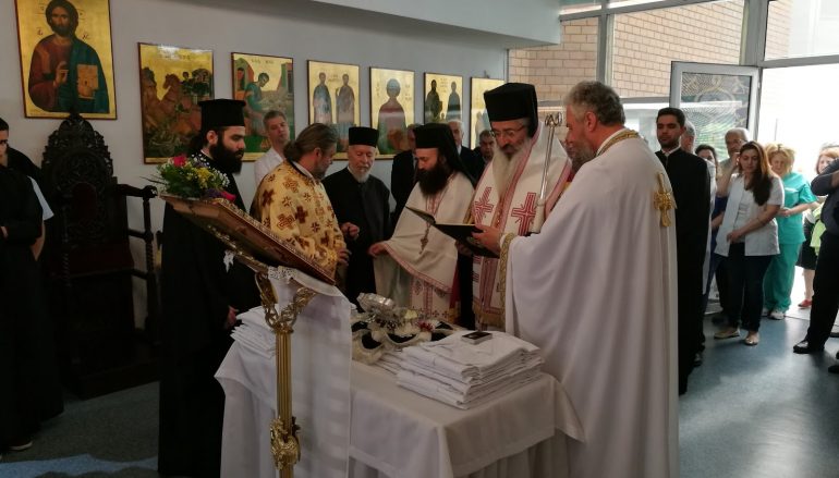 Ο Μητροπολίτης Αλεξανδρουπόλεως ευλόγησε ποδιές ιατρών στο λείψανο του Αγίου Λουκά του Ιατρού (ΦΩΤΟ)
