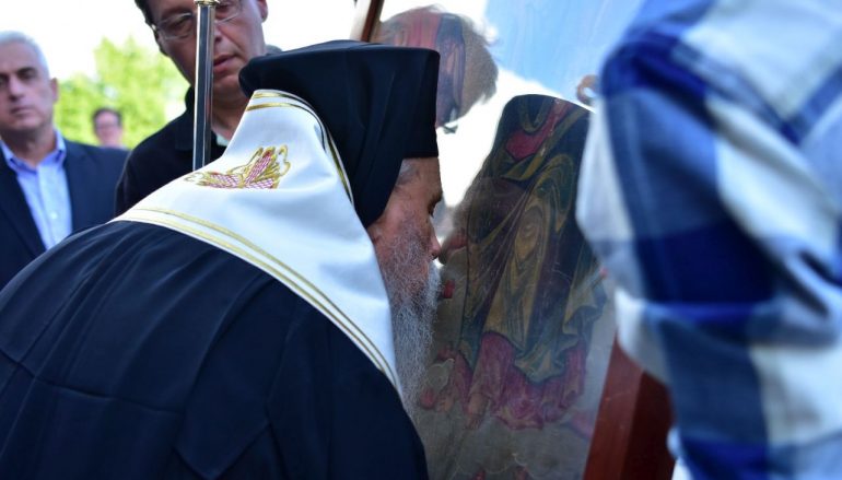 Η Λάρισα υποδέχθηκε αρχαία Εικόνα της Αγίας Τριάδος (ΦΩΤΟ)