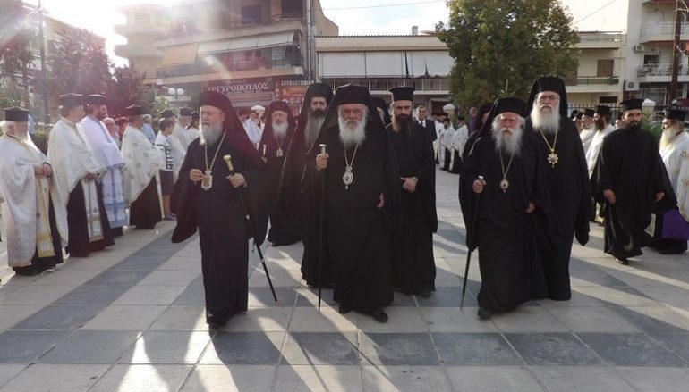 Πολυαρχιερατικός εσπερινός των Πρωτοκορυφαίων Αποστόλων Πέτρου και Παύλου στην Κόρινθο (ΦΩΤΟ)