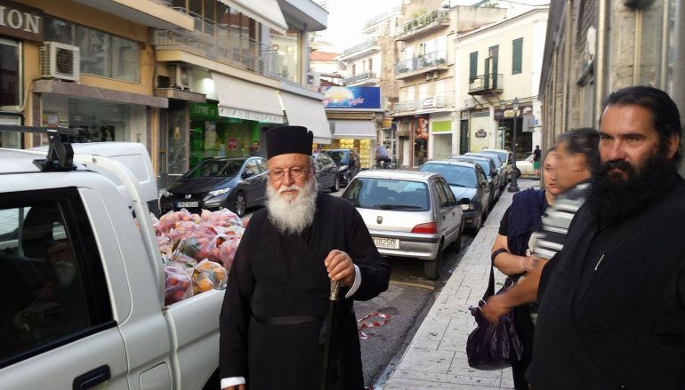 Προσφορά πέντε τόνων φρούτων για το φιλανθρωπικό έργο της Ι. Μ. Μαντινείας (ΦΩΤΟ)