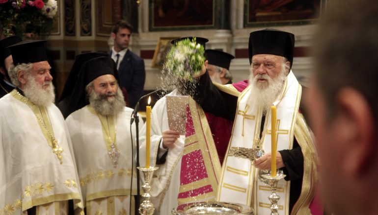 Με ιδιαίτερες τιμές η επαναλειτουργία του Μητροπολιτικού Ναού Αθηνών (ΦΩΤΟ)
