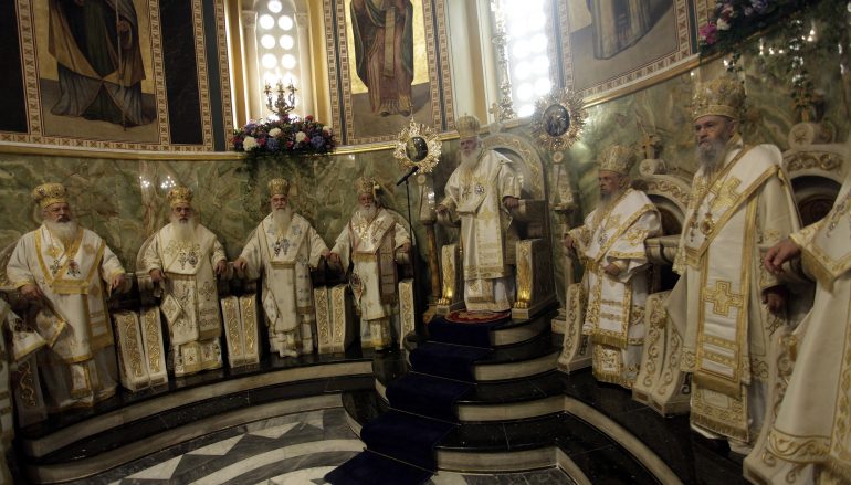 Πρώτη Συνοδική Θ. Λειτουργία στον ανακαινισμένο Καθεδρικό Ναό των Αθηνών (ΦΩΤΟ)