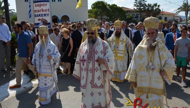 Η Φοινικούντα υποκλίθηκε στη χάρη της Παναγίας Τριχερούσας (ΦΩΤΟ)