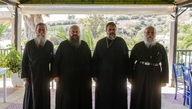 Άφιξη Αρχιερέων στη Φοινικούντα για τον εορτασμό της Παναγίας Τριχερούσας (ΦΩΤΟ)