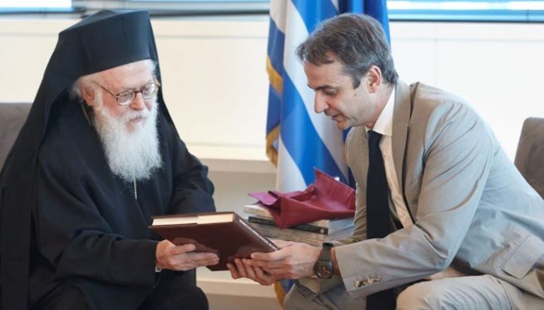 Συνάντηση του Κυριάκου Μητσοτάκη με τον Αρχιεπίσκοπο Αλβανίας (ΦΩΤΟ)