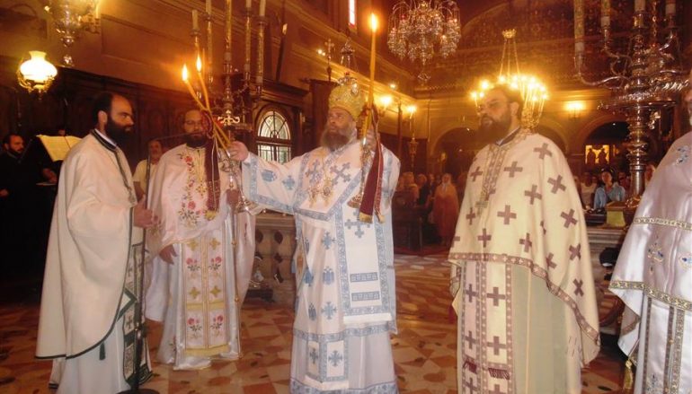 Ο Μητροπολίτης Θεσσαλιώτιδος στον Ι. Ν. Αγίου Σπυρίδωνος Κερκύρας (ΦΩΤΟ)