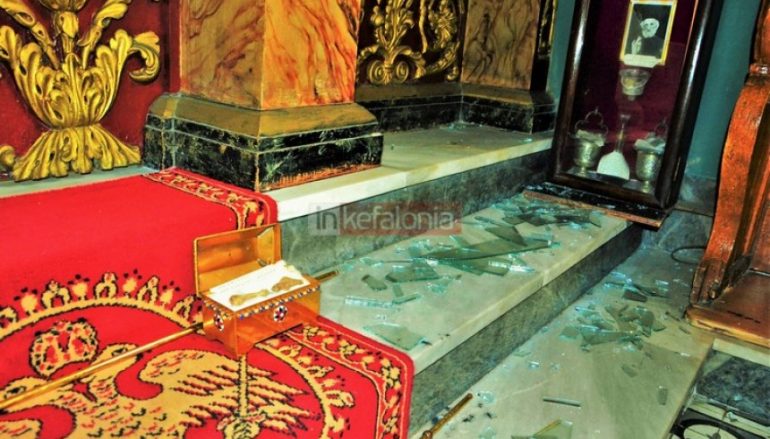 Άγνωστοι βεβήλωσαν εκκλησία στο Αργοστόλι (ΦΩΤΟ – ΒΙΝΤΕΟ)