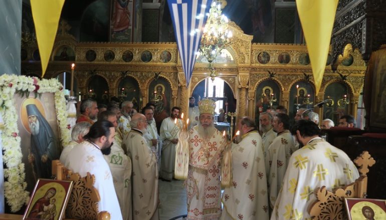 Ο Μητροπολίτης Φθιώτιδος θεμελίωσε Ι. Ναό του Οσίου Παϊσίου στη Μακρακώμη (ΦΩΤΟ)