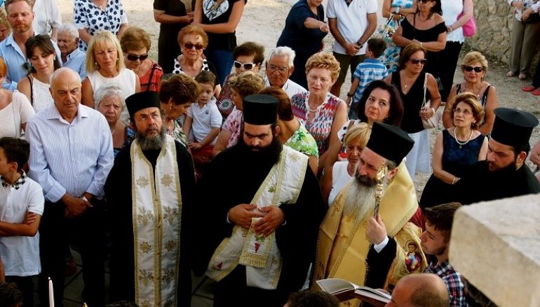 Θυρανοίξια Ιερού Ναού από τον Μητροπολίτη Κεφαλληνίας (ΦΩΤΟ)