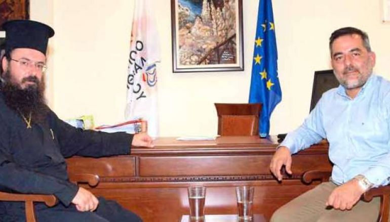 Συνάντηση του Μητροπολίτη Πέτρας με το Δήμαρχο Οροπεδίου