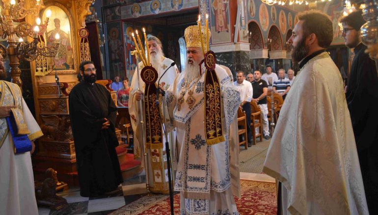 Αρχιερατική Θεία Λειτουργία στον Ιερό Ναό Κοιμήσεως Θεοτόκου Σίνδου (ΦΩΤΟ)