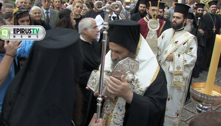 Πλήθος πιστών στην Υποδοχή της Τιμίας Κάρας του Αγ. Νεομάρτυρος Ιωάννου του εκ Τερόβου (ΦΩΤΟ – ΒΙΝΤΕΟ)