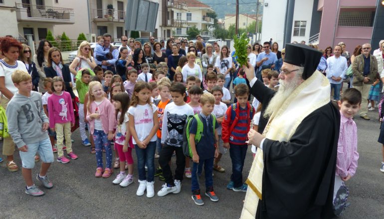 Αγιασμούς σε σχολεία τέλεσε ο Μητροπολίτης Καστορίας (ΦΩΤΟ)