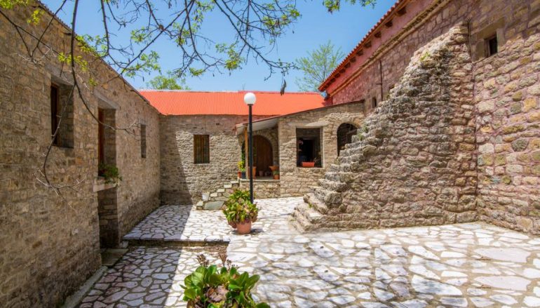 Επαναπατρισμός Ιερών Εικόνων στην Ιερά Μονή Πετρίλου (ΦΩΤΟ)