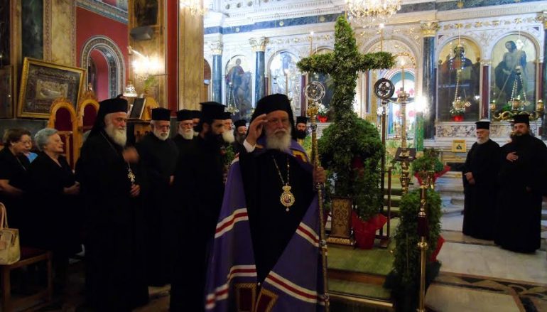 Οι Χαιρετισμοί του Τιμίου Σταυρου από τον Μητροπολίτη Μαντινείας (ΦΩΤΟ)