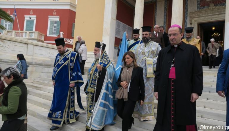 Η Ερμούπολη τίμησε την Επέτειο του ΟΧΙ (ΦΩΤΟ)