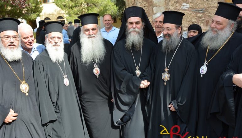 Ιεράρχες ψάλλουν τη φήμη του νέου Μητροπολίτη Άρτης (ΒΙΝΤΕΟ)