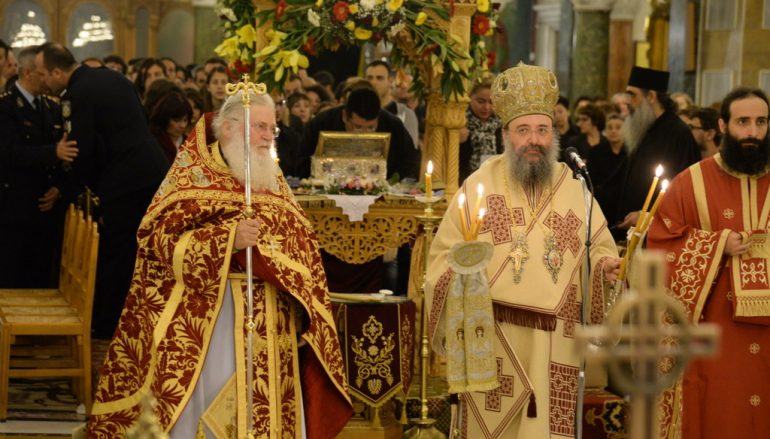 Χιλιάδες προσκυνητὲς για την Αγία Ζώνη στην Πάτρα (ΦΩΤΟ)