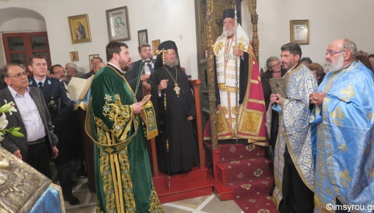 Σύσσωμη η Σέριφος στη Μονή του Μεγαλόχαρου Ταξιάρχη Μιχαήλ (ΦΩΤΟ)
