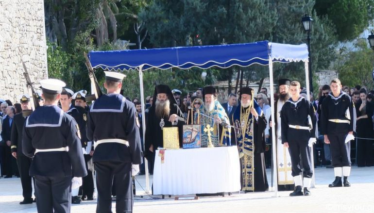 Ο Μητροπολίτης Σύρου στην ορκωμοσία των νέων Σημαιοφόρων του Λιμενικού Σώματος (ΦΩΤΟ)