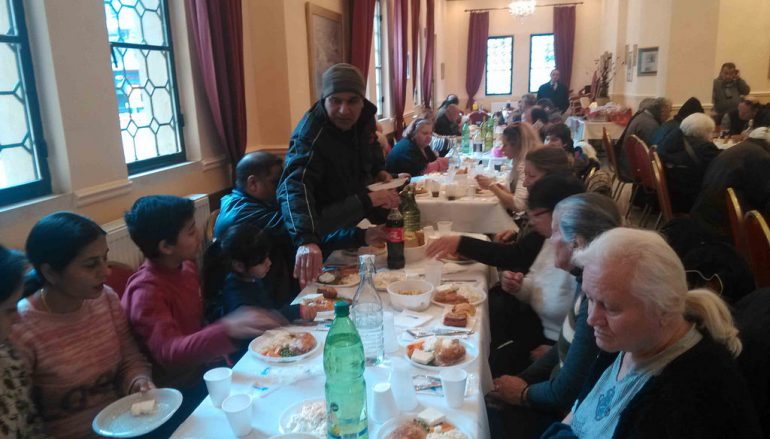 Γεύμα Αγάπης στην Ι. Μ. Νεαπόλεως (ΦΩΤΟ)