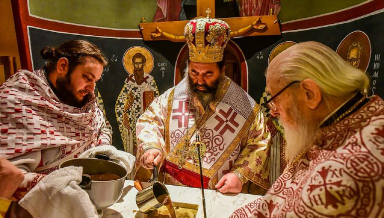 Ακολουθία επί τη διασαλευθείση Αγία Τραπέζη στον Ι. Ν. Ζωοδόχου Πηγής Λητής (ΦΩΤΟ)