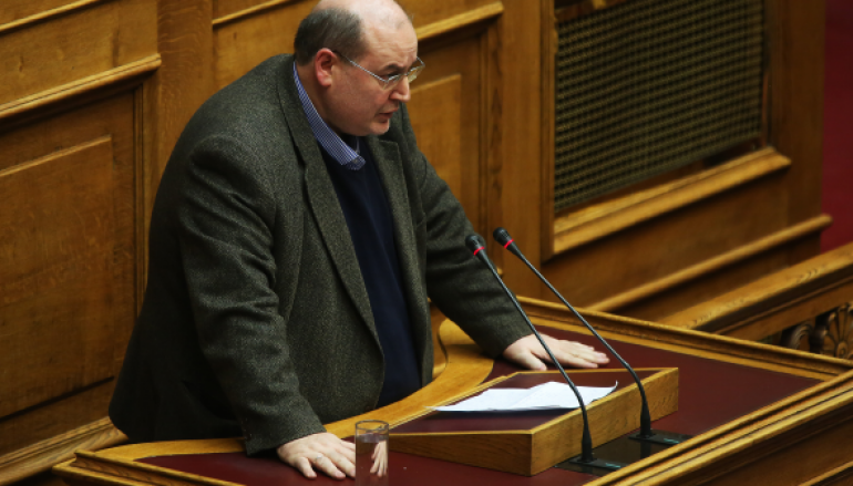 Φίλης: «Δεν είναι δυνατόν να υποκλινόμαστε στην εκκλησιαστική εξουσία» (ΒΙΝΤΕΟ)